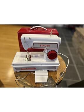 Vintage 1960s Singer Lockstitch Child's Sewing MachinePedal